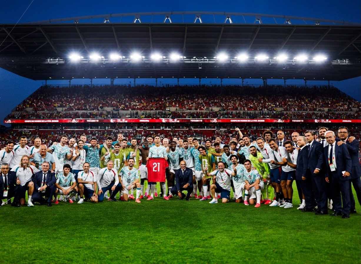 Portugal reunido em campo — recorde individual, história construída de queda em queda. Foto: @cristiano / Inst